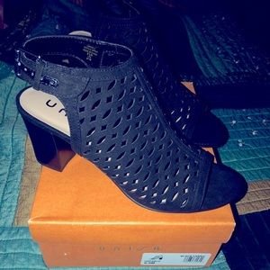 Unisa Black Summer Peep Toe Pumps